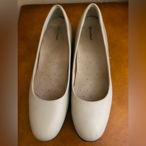 FootSmart Women's Wedge Women's Shoes Slip On Cream 11 - Picture 1 of 4
